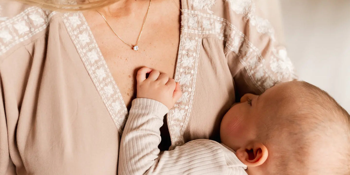 Joyas hechas con leche materna, cordón umbilical y dientes: conservar lo intangible en un tesoro