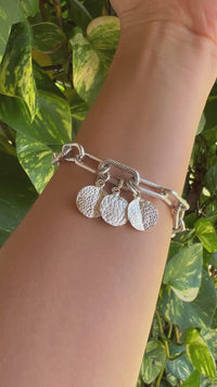 Huella charm clásico